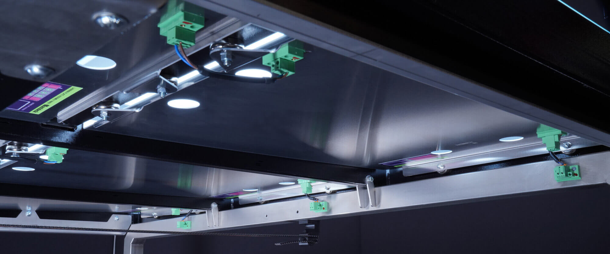 LED plates under the Compact glass table