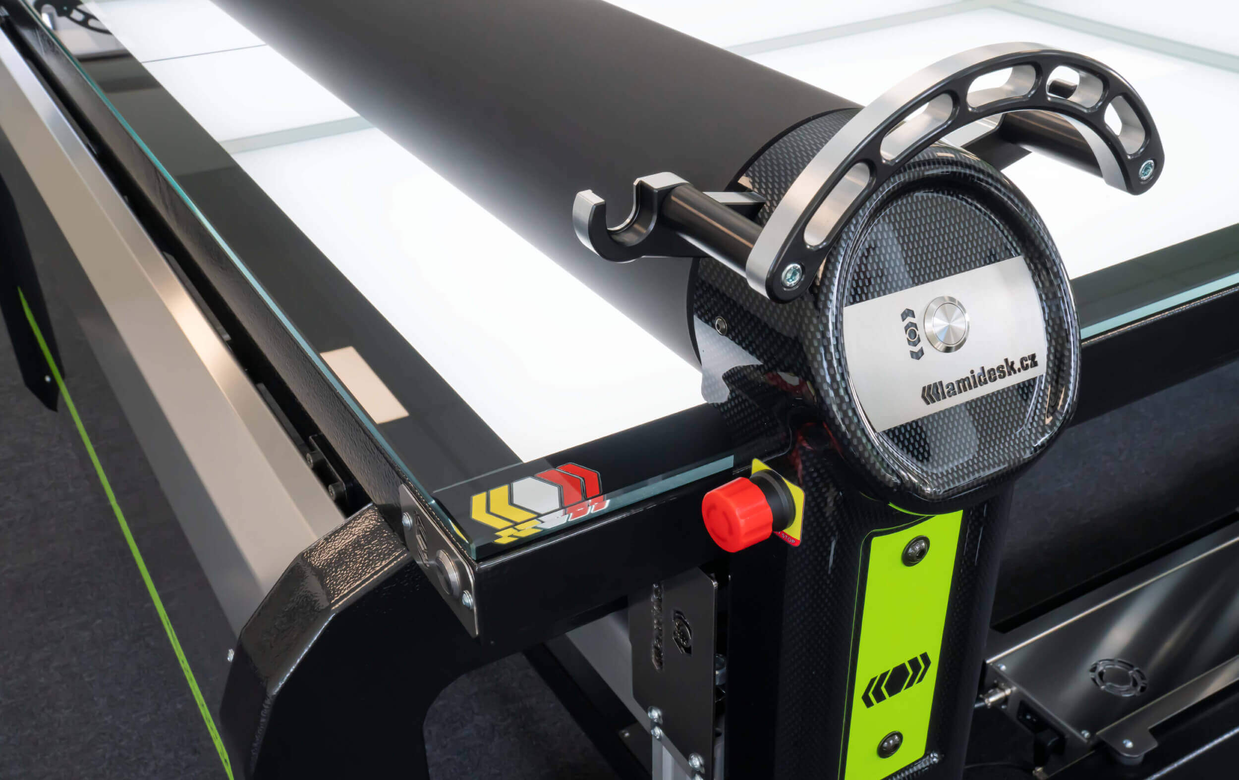 SuperSpeed applicator with carbon control wheel